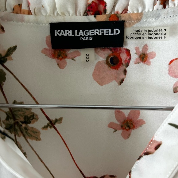 Delicate floral blouse - Picture 3 of 3